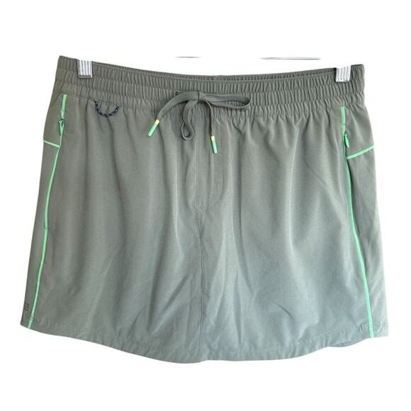 Title Nine Skort Women's M Green Athleisure Athletic Golf tenniscore preppy - Picture 1 of 8